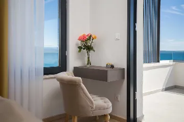 Podstrana Sea-View Penthouse for 6 Guests