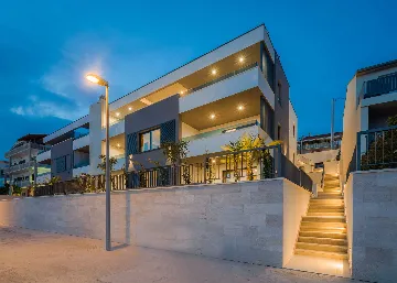 Podstrana Sea-View Penthouse for 6 Guests