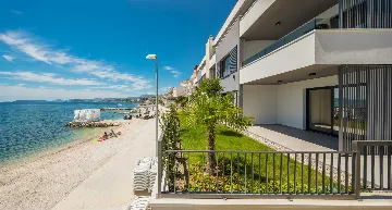 Podstrana Sea-View Penthouse for 6 Guests