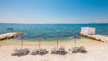 Podstrana Sea-View Penthouse for 6 Guests