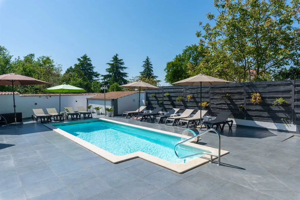 Apartment for 4 in Nova Vas with Pool Access