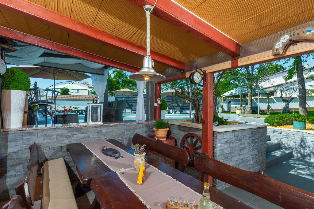 Apartment for 4 in Nova Vas with Pool Access
