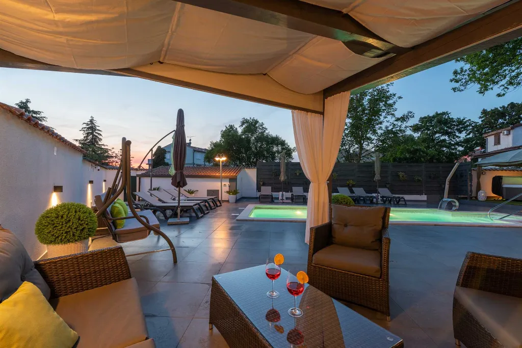 Apartment for 4 in Nova Vas with Pool Access