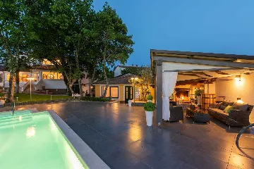 Apartment for 4 in Nova Vas with Pool Access