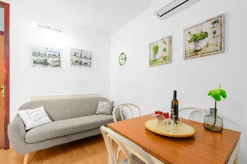 Apartment for 4 in Nova Vas with Pool Access
