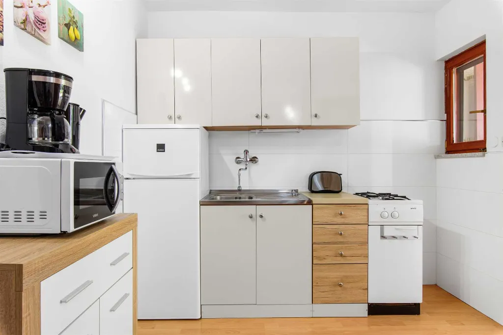 Apartment for 4 in Nova Vas with Pool Access