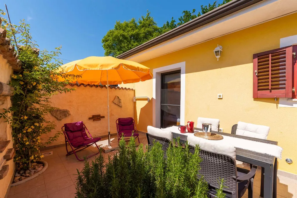Apartment for 4 in Nova Vas with Pool Access