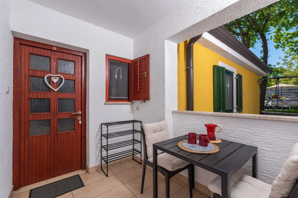 Apartment for 4 in Nova Vas with Pool Access