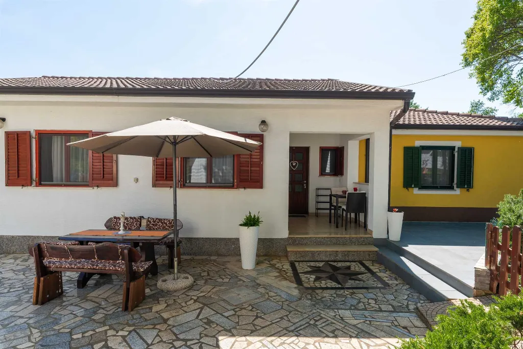 Apartment for 4 in Nova Vas with Pool Access