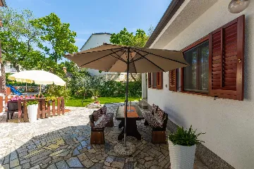 Apartment for 4 in Nova Vas with Pool Access