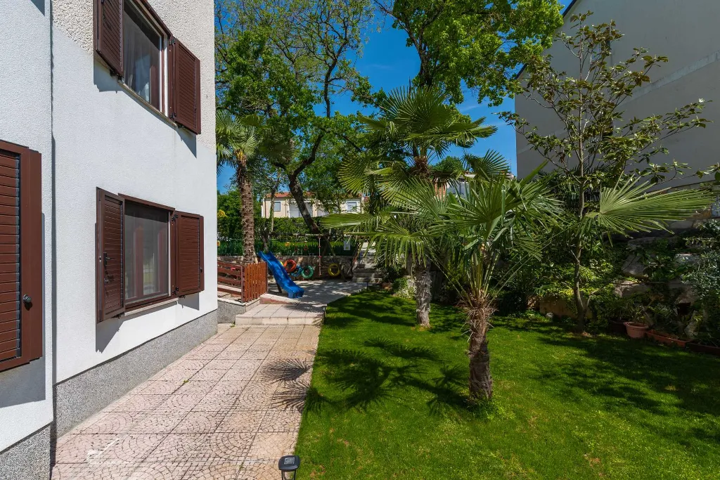 Apartment for 4 in Nova Vas with Pool Access