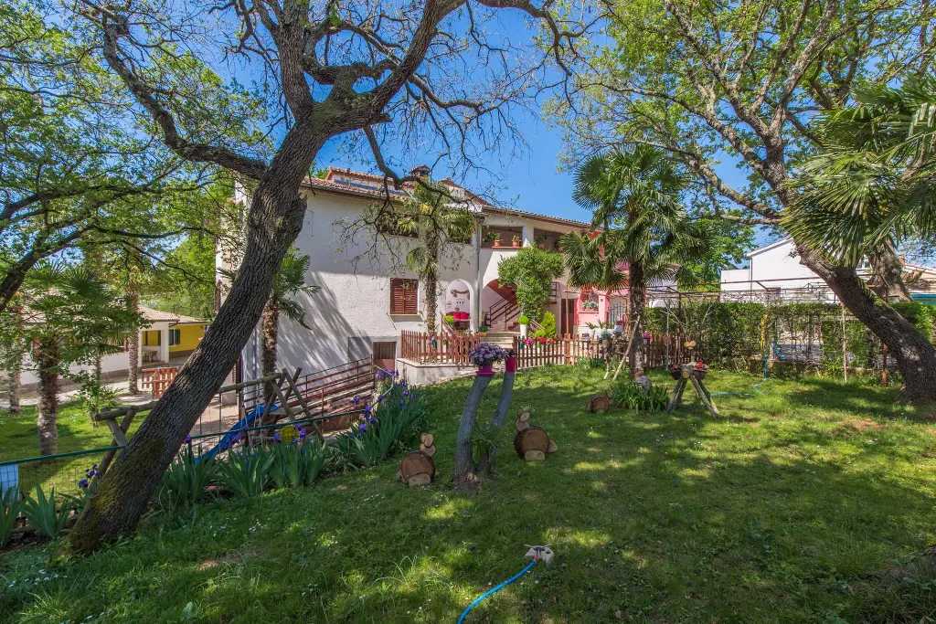 Apartment for 4 in Nova Vas with Pool Access