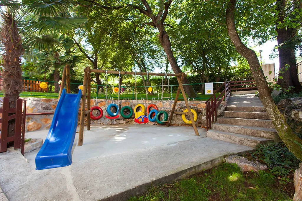 Apartment for 4 in Nova Vas with Pool Access