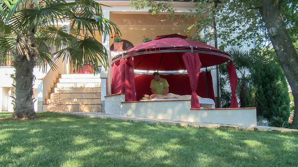 Apartment for 4 in Nova Vas with Pool Access