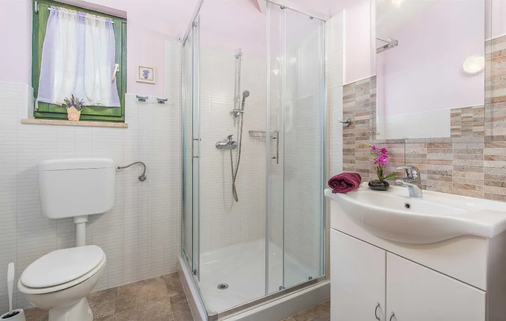 2-Bedroom Apartment in Nova Vas for 4 Guests
