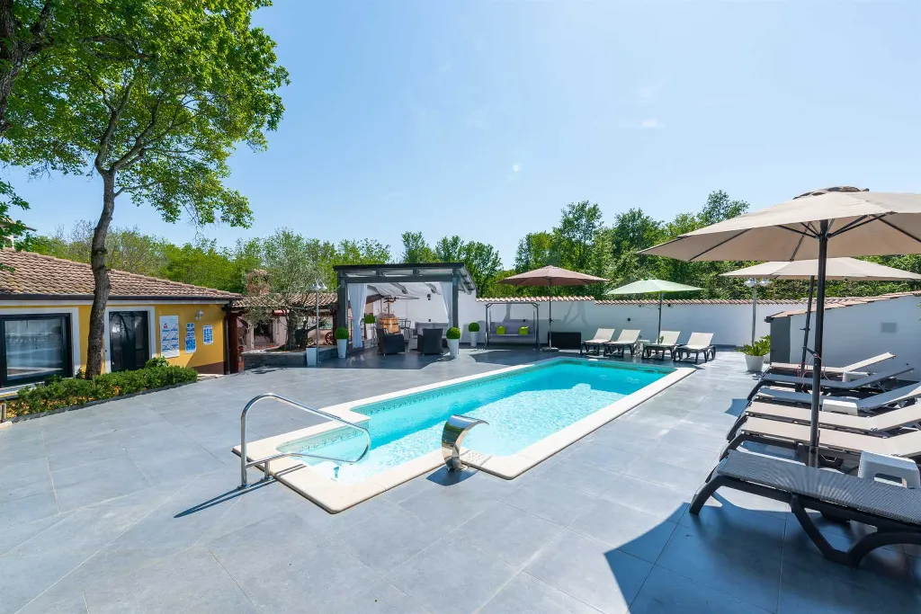 2-Bedroom Apartment in Nova Vas for 4 Guests