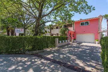 2-Bedroom Apartment in Nova Vas for 4 Guests