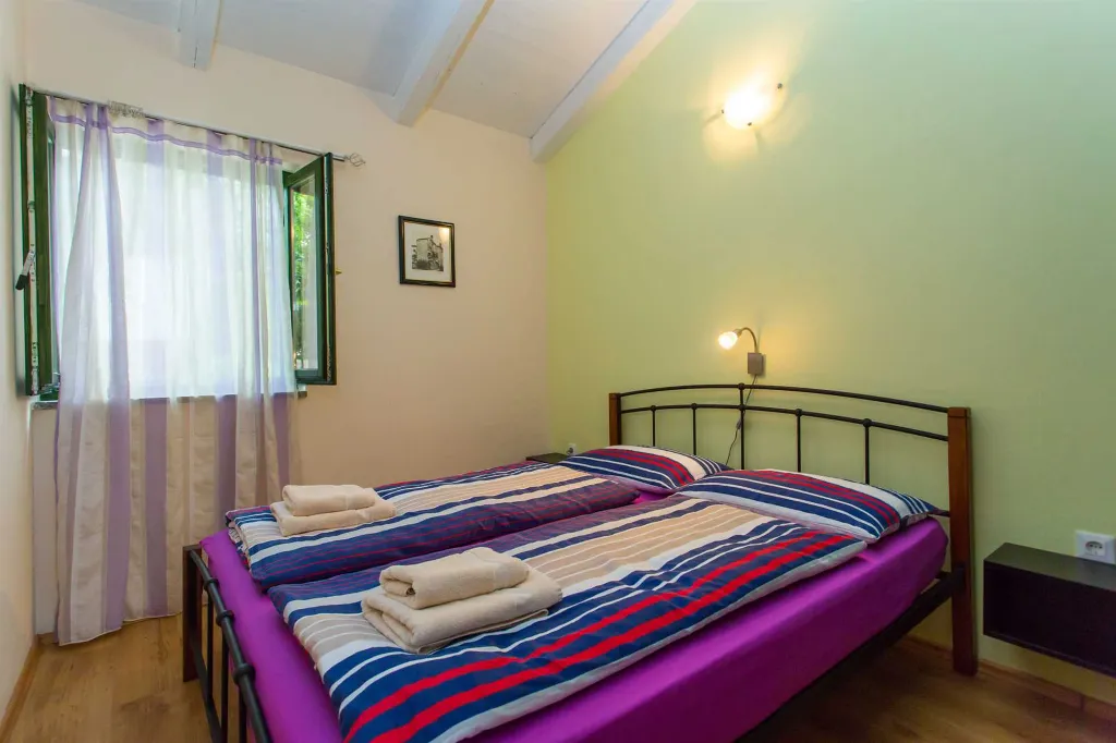 2-Bedroom Apartment in Nova Vas for 4 Guests