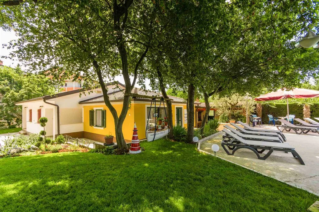 2-Bedroom Apartment in Nova Vas for 4 Guests