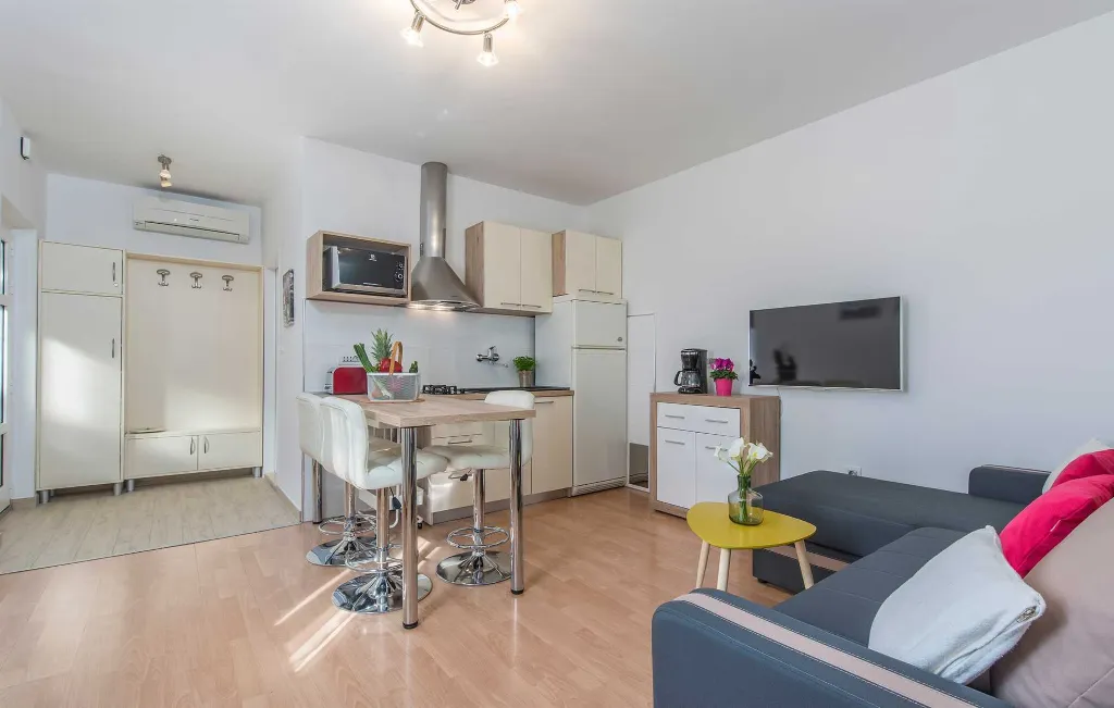 Apartment in Kukci with pool for up to 3 guests