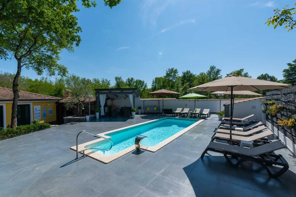 Apartment in Kukci, Poreč with Pool