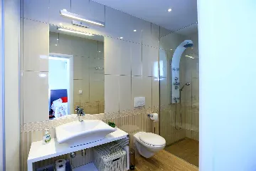 Two-Bedroom Villa Apartment in Murter (Sleeps 5)