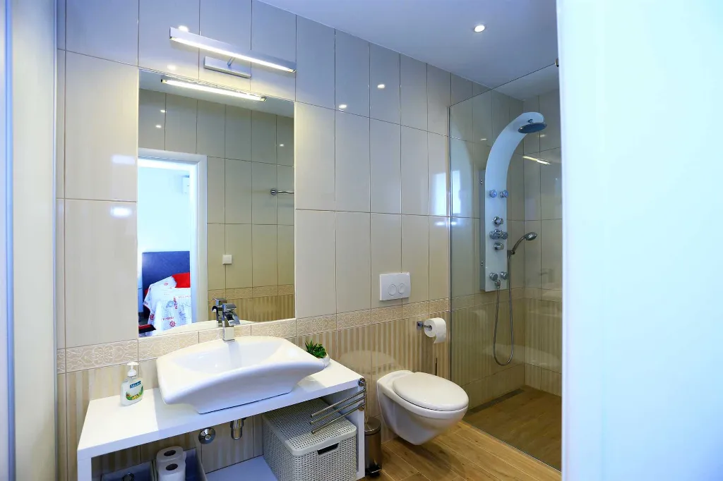 Two-Bedroom Villa Apartment in Murter (Sleeps 5)