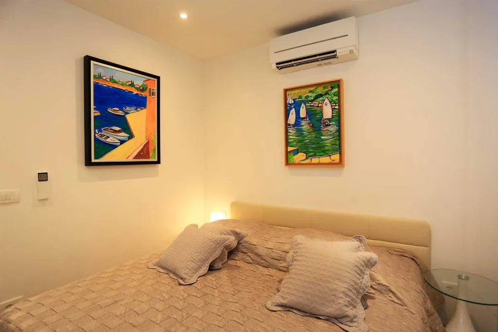 Two-Bedroom Villa Apartment in Murter (Sleeps 5)