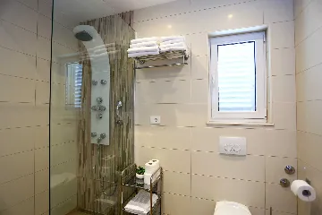 Two-Bedroom Villa Apartment in Murter (Sleeps 5)