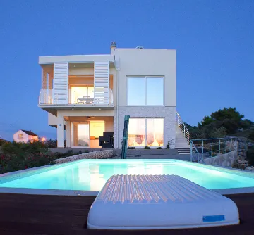 Two-Bedroom Villa Apartment in Murter (Sleeps 5)