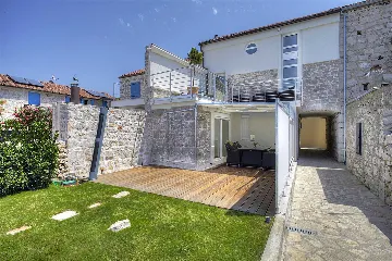 Betina Two-Bedroom Villa Near the Sea