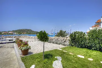 Betina Two-Bedroom Villa Near the Sea