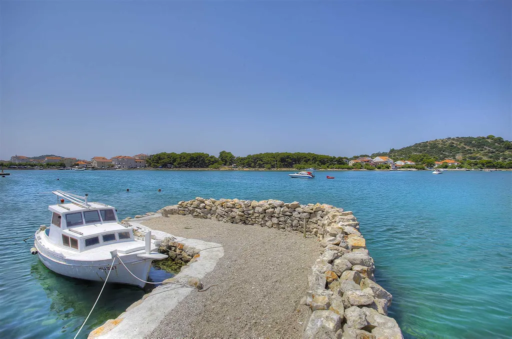 Betina Two-Bedroom Villa Near the Sea