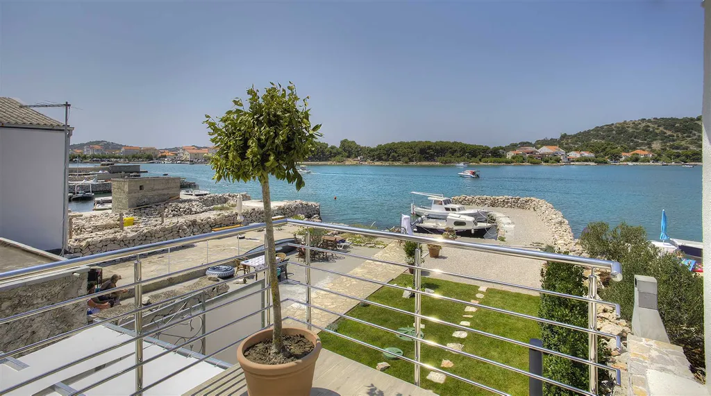 Betina Two-Bedroom Villa Near the Sea