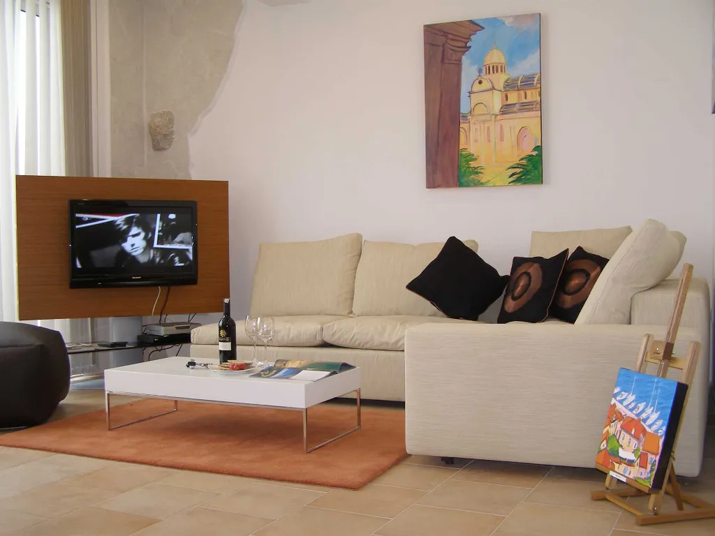 Murter 2-Bedroom Apartment with Secluded Terrace