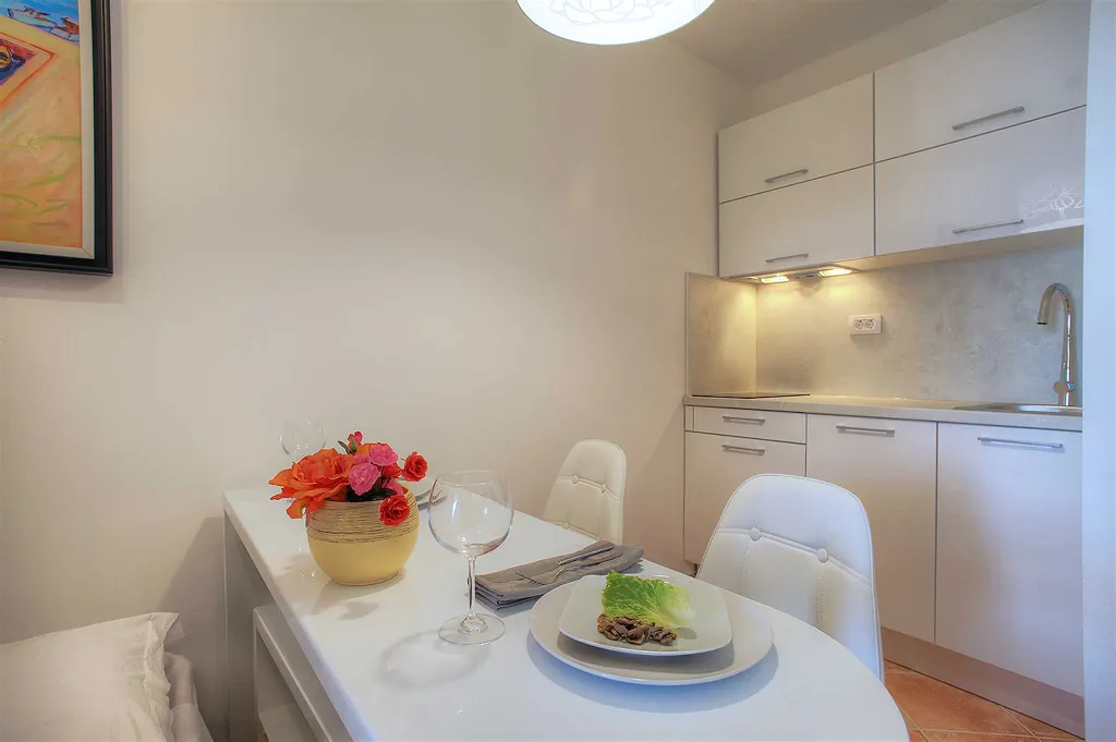 Waterfront Studio Apartment in Šibenik