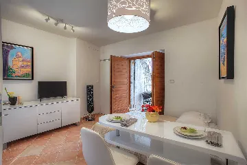 Waterfront Studio Apartment in Šibenik
