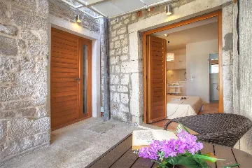 Waterfront Studio Apartment in Šibenik
