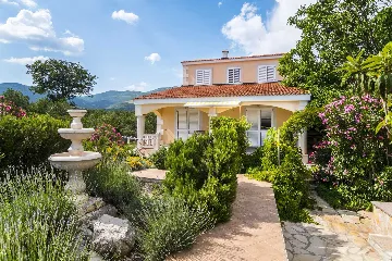 Holiday House in Kaštel Novi with Pool for 10 Guests