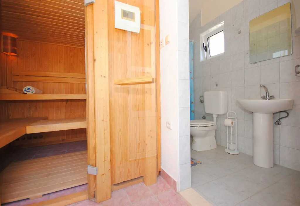 Holiday House in Kaštel Novi with Pool for 10 Guests