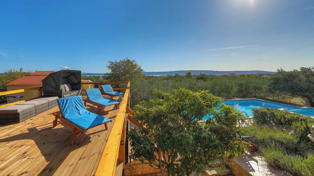 Holiday House in Kaštel Novi with Pool for 10 Guests