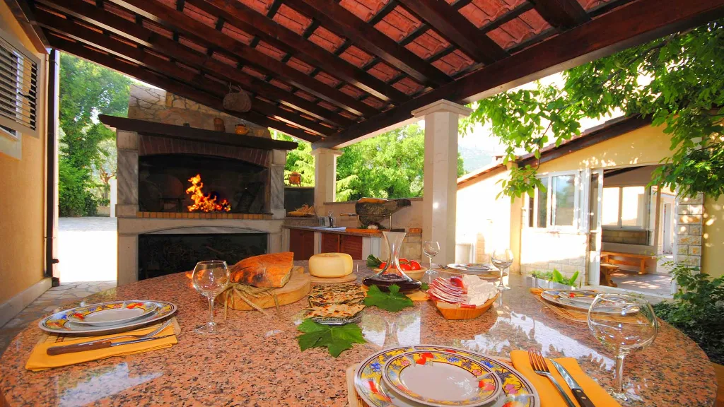 Holiday House in Kaštel Novi with Pool for 10 Guests