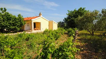 Holiday House in Kaštel Novi with Pool for 10 Guests