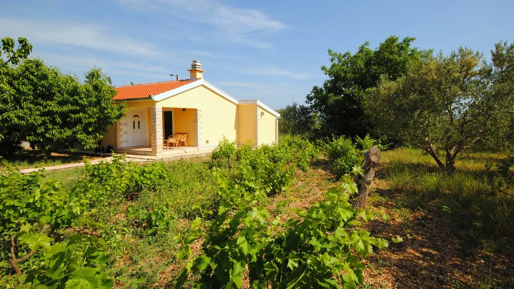 Holiday House in Kaštel Novi with Pool for 10 Guests
