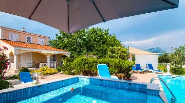 Holiday House in Kaštel Novi with Pool for 10 Guests
