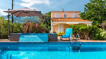 Holiday House in Kaštel Novi with Pool for 10 Guests