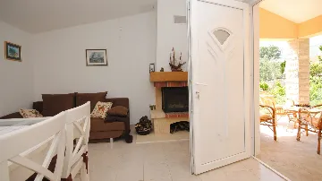 Holiday House in Kaštel Novi with Pool for 10 Guests