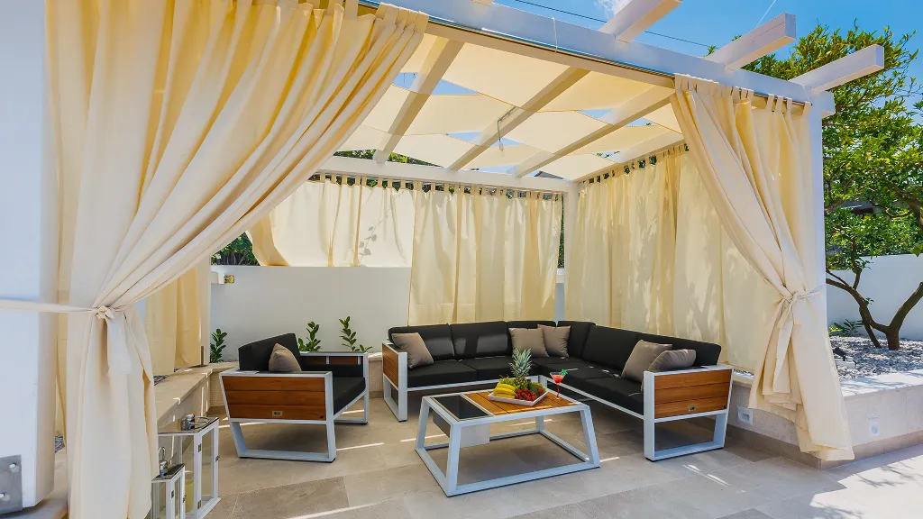 Apartment for 6 Guests with Shared Pool in Trogir
