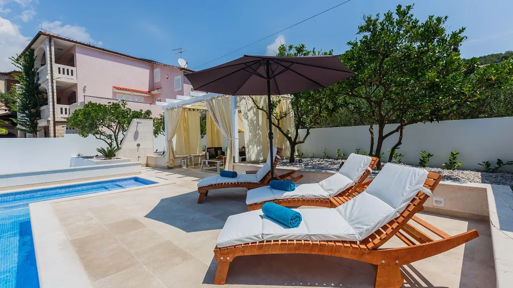 Apartment for 6 Guests with Shared Pool in Trogir