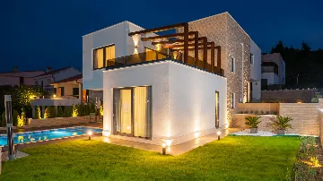 Villa for 11 Guests in Okrug Gornji with Pool